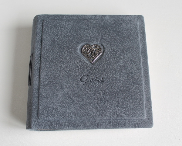 Gästebuch - Album "Herz" aus grauem Büffelleder, mittelgroß